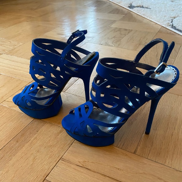 Bebe, Royal blue laser cut sandal heels. Size 6 - Picture 4 of 8